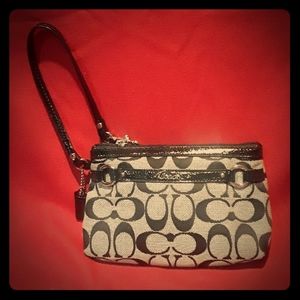 COACH SIGNATURE BLACK/GRAY WRISTLET